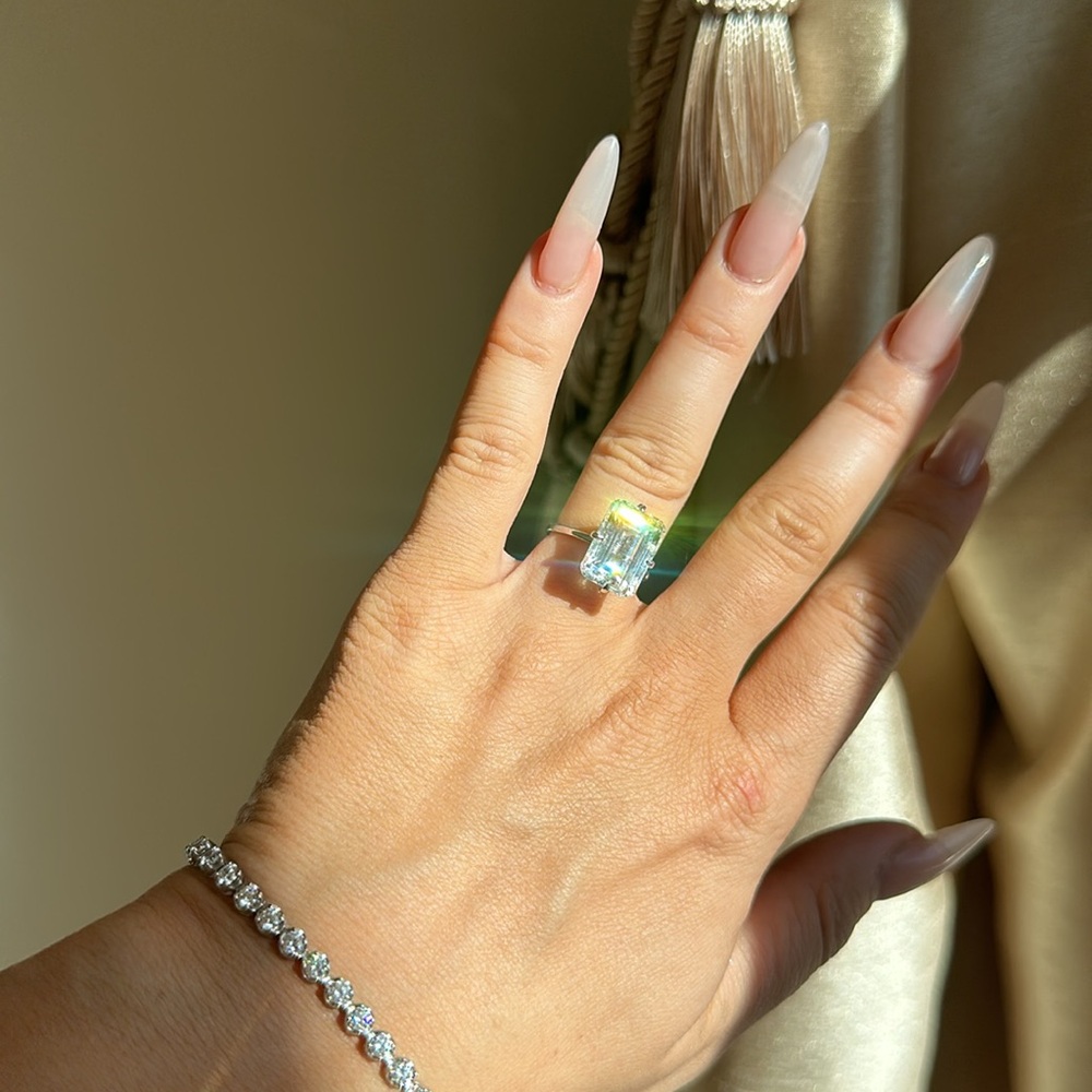 Emerald Cut Diamond Ring - Picture 5 of 9